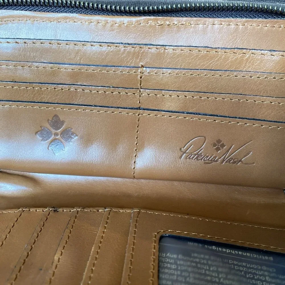 NWT Patricia Nash Edeline Leather Wristlet Wallet with RFID Protection Biscuit